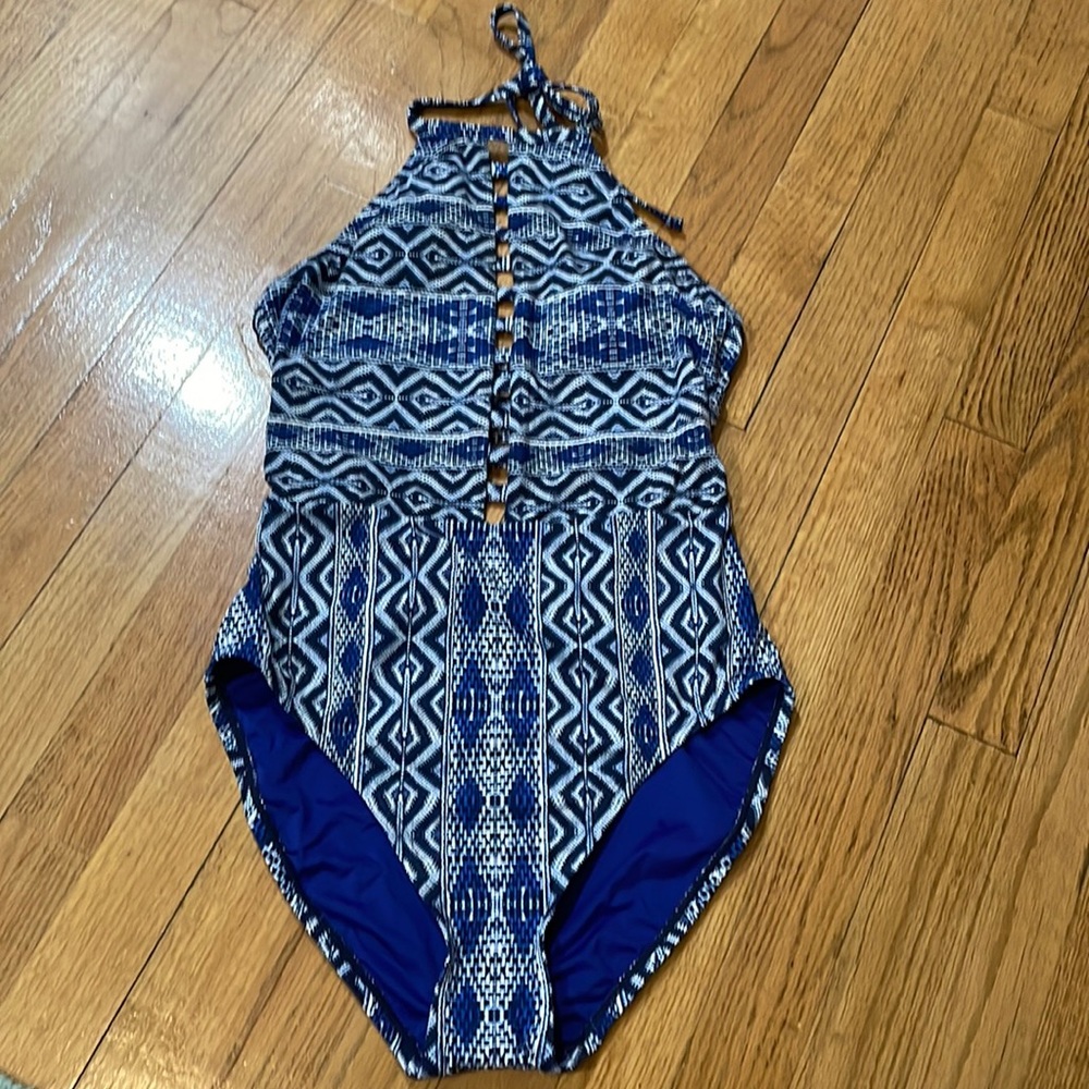 New La Blanca Tummy Control Swimsuit